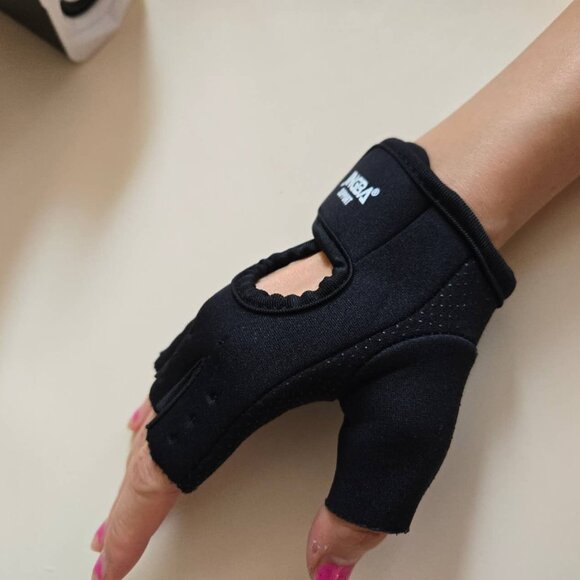 COPY - Lululemon aero training gloves - Picture 4 of 6